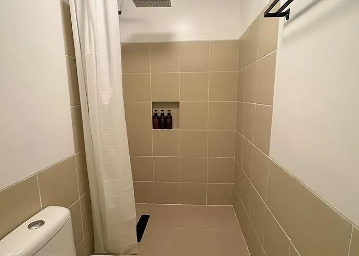 Queen Executive Near Solaire Casino And Mrt Apartamento