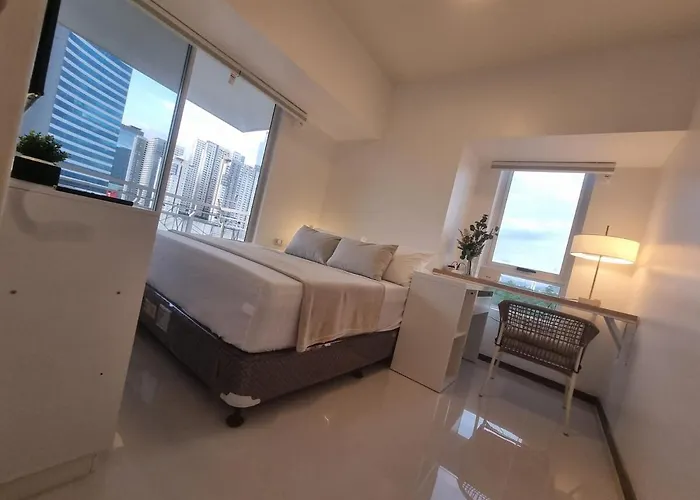 Queen Executive Near Solaire Casino And Mrt Apartamento *