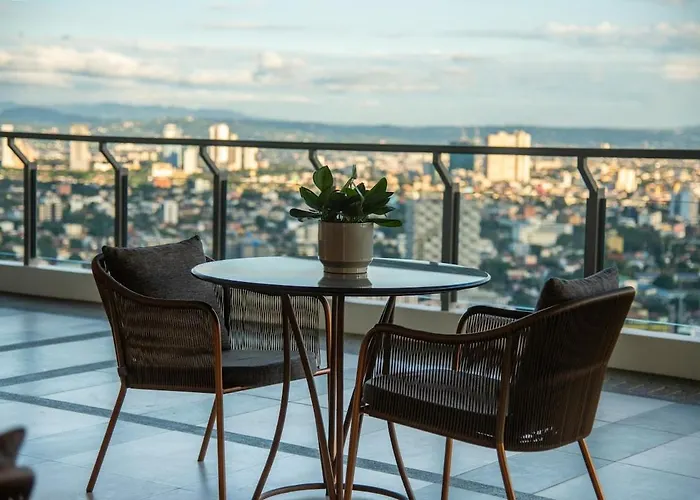 Queen Executive Near Solaire Casino And Mrt * Manila