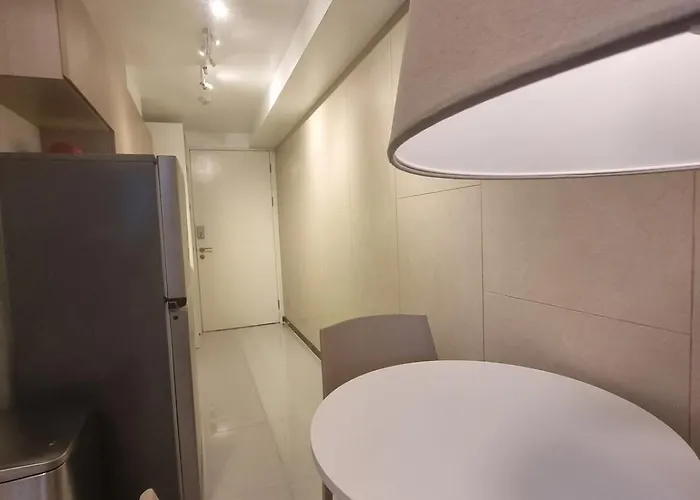 Queen Executive Near Solaire Casino And Mrt *