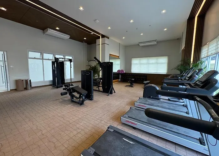 Queen Executive Near Solaire Casino And Mrt