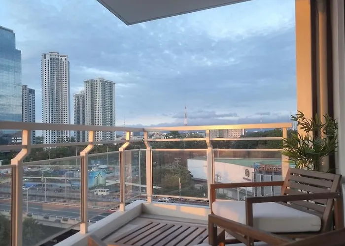 Queen Executive Near Solaire Casino And Mrt