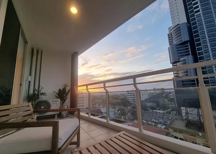 Queen Executive Near Solaire Casino And Mrt Apartamento Manila