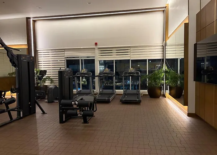 Queen Executive Near Solaire Casino And Mrt Apartamento Manila