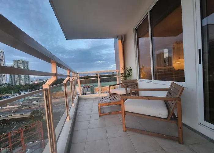 Queen Executive Near Solaire Casino And Mrt Apartamento