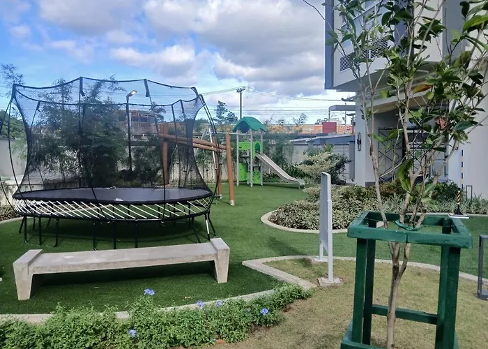 Queen Executive Near Solaire Casino And Mrt *