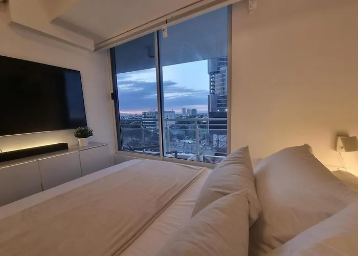 Queen Executive Near Solaire Casino And Mrt