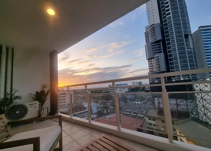 Queen Executive Near Solaire Casino And Mrt * Manila