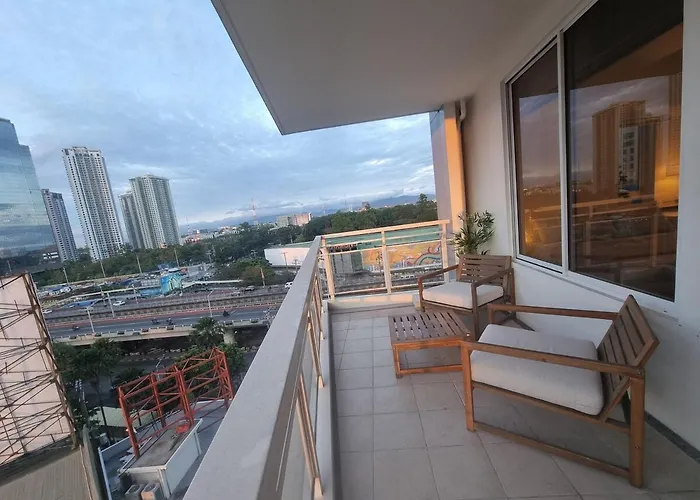 Queen Executive Near Solaire Casino And Mrt * Manila