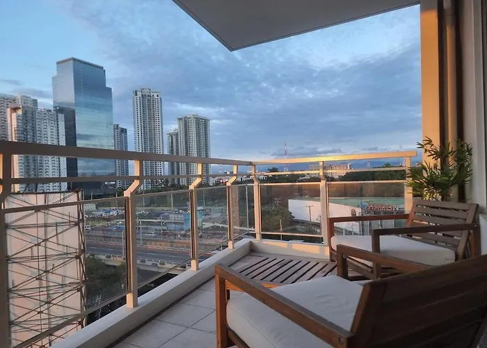 Queen Executive Near Solaire Casino And Mrt Manila